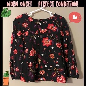 ❣️PERFECT CONDITION SILKY SMOOTH BLOUSE! 😍